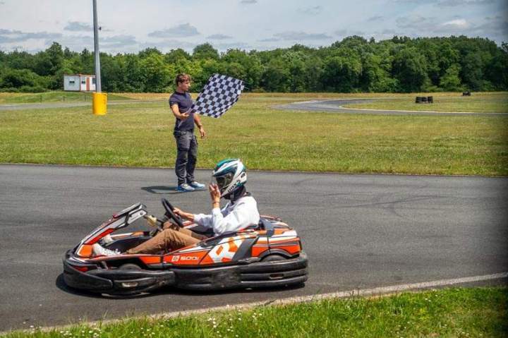 Nous créons des souvenirs inoubliables avec nos parcours de karting extérieur.